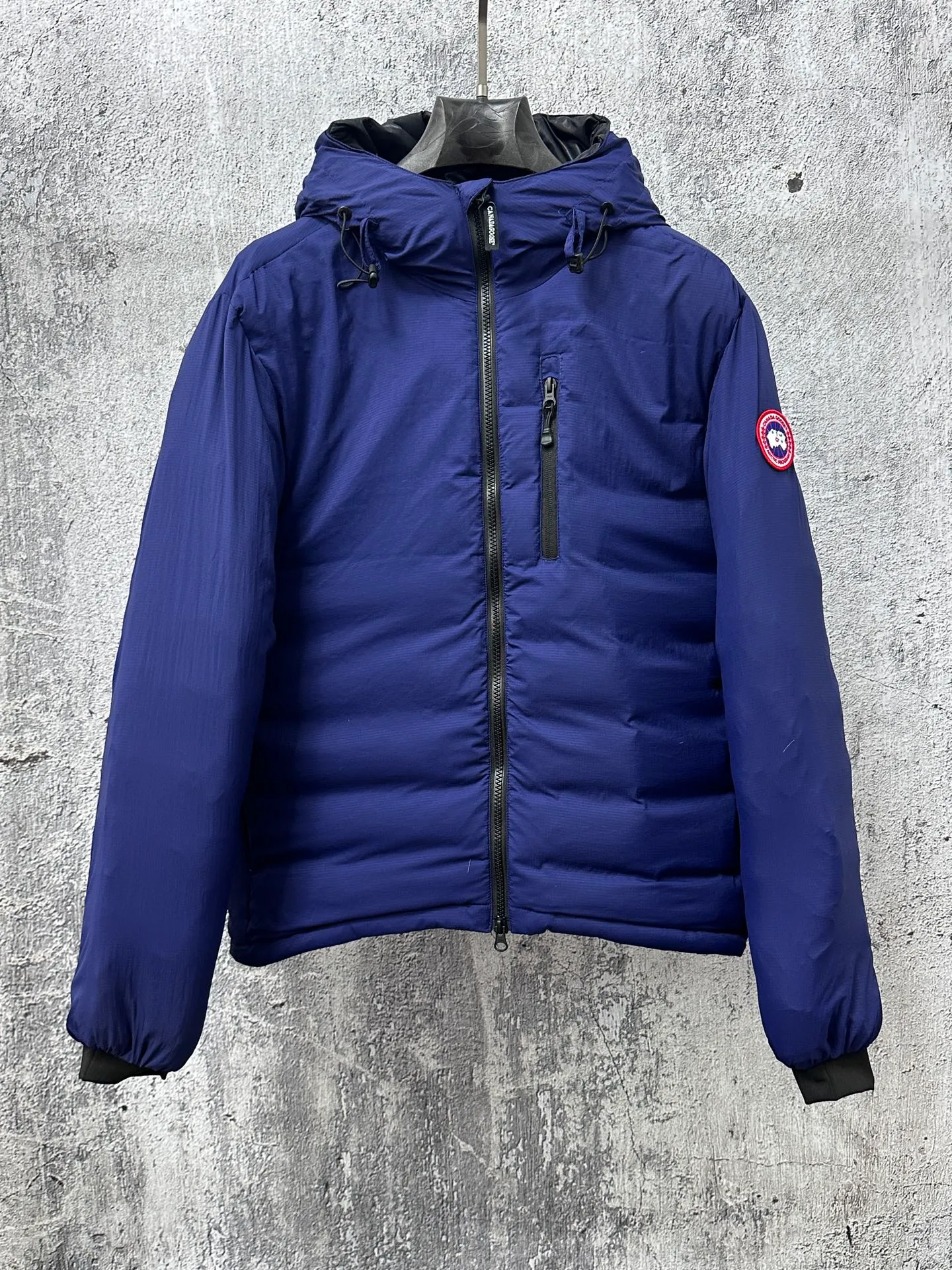 P840 [Canada Goose] Big Goose 5078 down jacket is different from the junk products in the market🗯️The same picture but different price means different versions ✅Don’t be fooled by the same copywriters and pirated picture gangs who mix and distribute high-luxury pictures at low prices. Once you receive it and compare the quality, you will know where the difference is. Don’t lie. Look for the terminal. I don’t guarantee that my products are the cheapest, but I definitely guarantee that they are worth every penny of your hard-earned money! Canada Goose down jacket top version, warm and cold-resistant, nice upper body effect, super lightweight, size: XS-XL